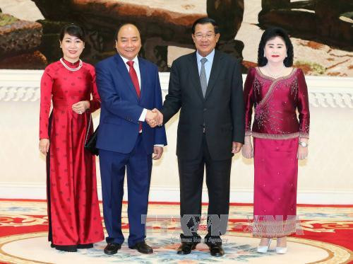 柬埔寨首相洪森举行仪式 欢迎越南政府总理阮春福访柬 ảnh 2