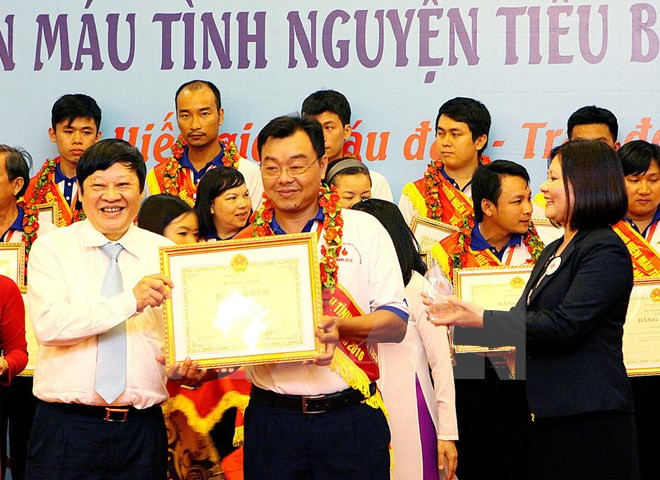 武德儋副总理会见100名无偿献血先进个人 ảnh 1 武德儋副总理会见100名无偿献血先进个人 ảnh 1