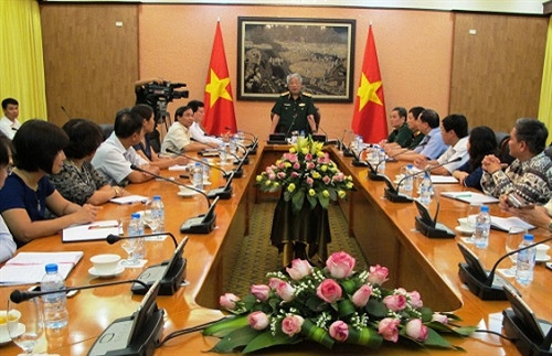 国防部领导人会见越南驻外大使和代表机构首席代表 ảnh 1 国防部领导人会见越南驻外大使和代表机构首席代表 ảnh 1