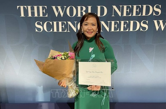 越南年轻女科学家胡氏清云荣获2022年度欧莱雅杰出年轻科学家奖 ảnh 1 越南年轻女科学家胡氏清云荣获2022年度欧莱雅杰出年轻科学家奖 ảnh 1