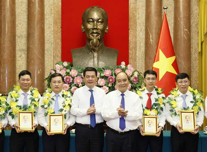 国家主席阮春福与油气行业典范人员会面 ảnh 2 国家主席阮春福与油气行业典范人员会面 ảnh 2