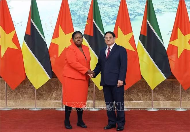 越南政府总理范明政会见莫桑比克议会议长 ảnh 1