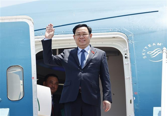 越南国会主席王廷惠启程对匈牙利进行正式访问 ảnh 1