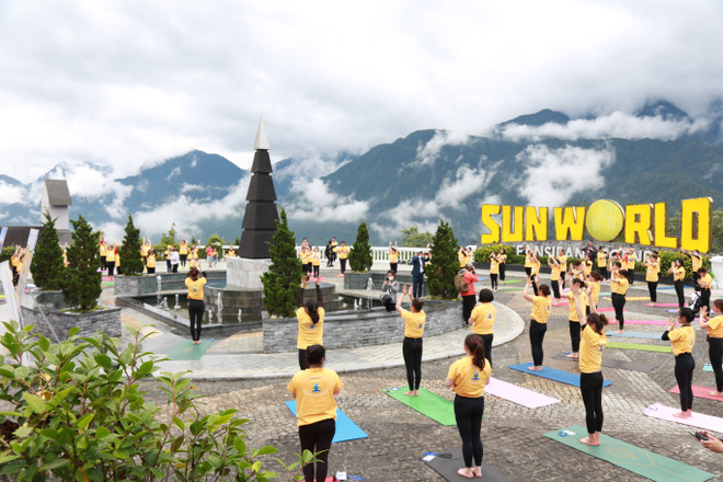 第八届国际瑜伽日活动在老街省沙坝举行 促进越印文化交流 ảnh 1 第八届国际瑜伽日活动在老街省沙坝举行 促进越印文化交流 ảnh 1