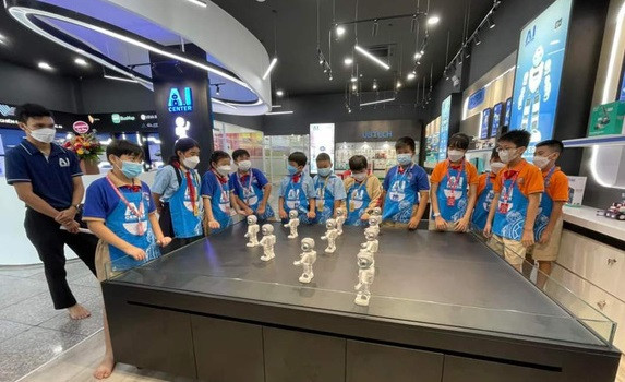 胡志明市为学生教授人工智能课程 ảnh 1