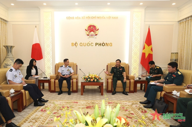 越南人民军总参谋长阮新疆上将会见日本航空自卫队幕僚长井筒俊司 ảnh 1