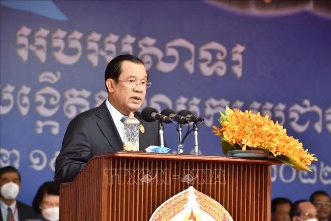 越南共产党领导热烈祝贺柬埔寨人民党建党71周年 ảnh 1