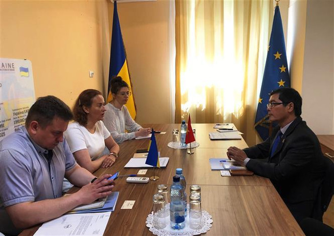 越南与乌克兰一致同意继续加强有关公民保护工作的合作 ảnh 1 越南与乌克兰一致同意继续加强有关公民保护工作的合作 ảnh 1