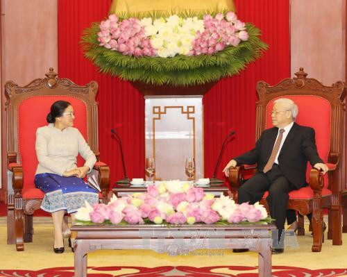 越共中央总书记阮富仲会见老挝国会主席巴妮•雅陶都 ảnh 2 越共中央总书记阮富仲会见老挝国会主席巴妮•雅陶都 ảnh 2