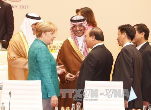 越南政府总理阮春福结束访德和出席二十国集团领导人峰会之行 ảnh 2 越南政府总理阮春福结束访德和出席二十国集团领导人峰会之行 ảnh 2