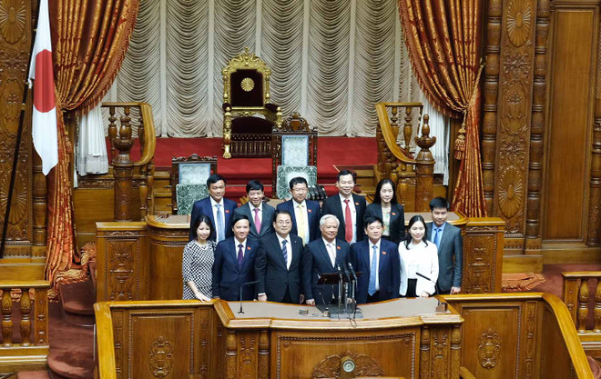 国会副主席汪周刘会见日本国会众议院议长和参议院副议长举行会谈 ảnh 4 国会副主席汪周刘会见日本国会众议院议长和参议院副议长举行会谈 ảnh 4