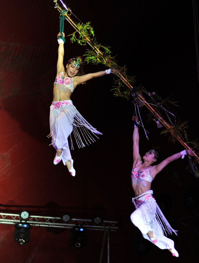 越南杂技团在古巴国际夏季杂技节获金奖 ảnh 2 越南杂技团在古巴国际夏季杂技节获金奖 ảnh 2