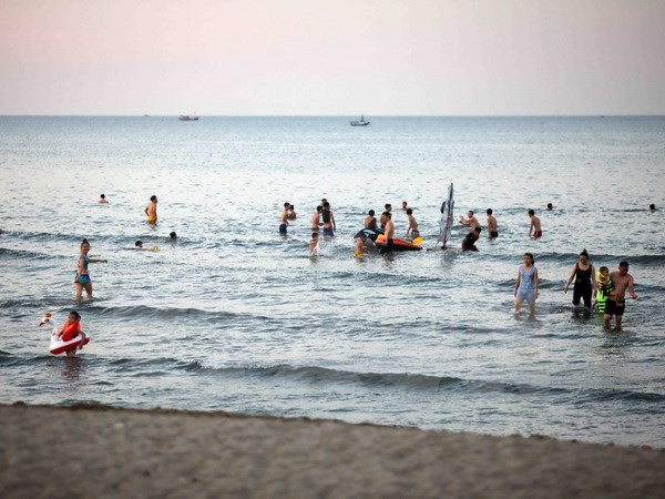 乂安省海滩吸引大批游客前来参观 ảnh 1 乂安省海滩吸引大批游客前来参观 ảnh 1