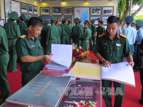 “黄沙、长沙归属越南”地图资料展在岘港市举行 ảnh 2 “黄沙、长沙归属越南”地图资料展在岘港市举行 ảnh 2