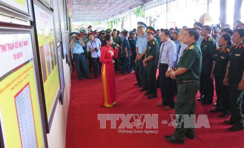 “黄沙、长沙归属越南”地图资料展在岘港市举行 ảnh 1 “黄沙、长沙归属越南”地图资料展在岘港市举行 ảnh 1
