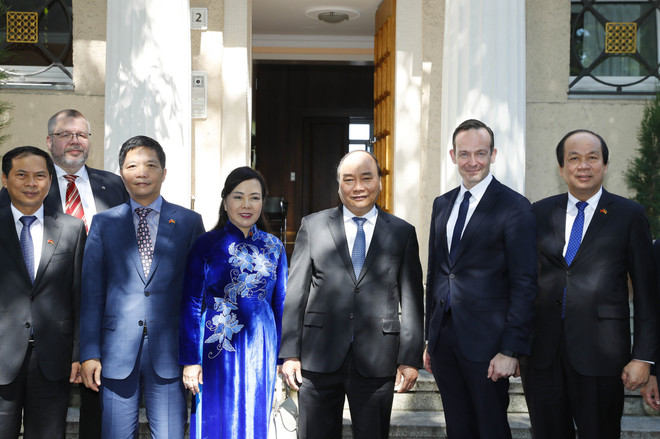 政府总理阮春福访问德国莱茵兰-普法尔茨州 ảnh 2 政府总理阮春福访问德国莱茵兰-普法尔茨州 ảnh 2