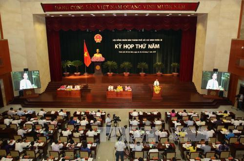 第九届胡志明市人民议会第五次会议重点讨论经济可持续增长和民生保障问题 ảnh 1