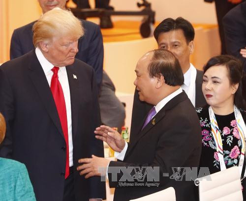 越南政府总理阮春福结束访德和出席二十国集团领导人峰会之行 ảnh 3 越南政府总理阮春福结束访德和出席二十国集团领导人峰会之行 ảnh 3