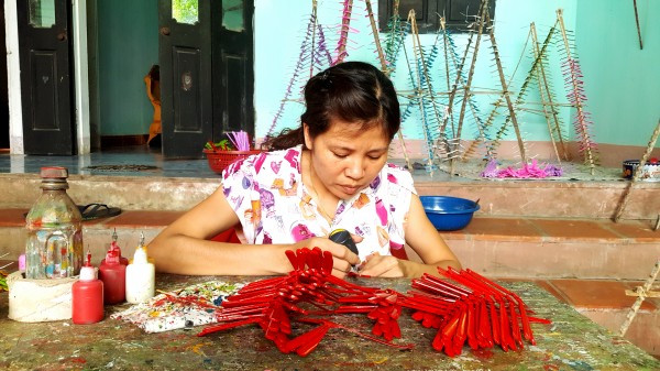 石舍村独特的竹蜻蜓制作业 ảnh 2 石舍村独特的竹蜻蜓制作业 ảnh 2