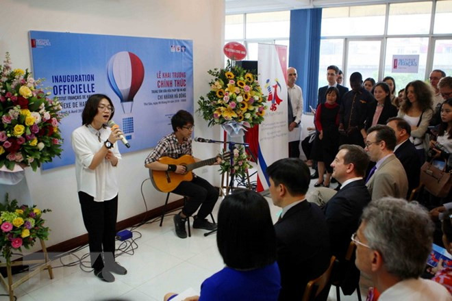 河内市法国文化中心河东办事处正式挂牌成立 ảnh 2