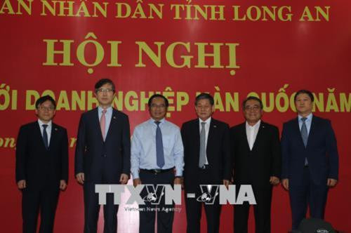 隆安省领导与韩国投资者进行对话 为企业疏解困难 ảnh 2 隆安省领导与韩国投资者进行对话 为企业疏解困难 ảnh 2
