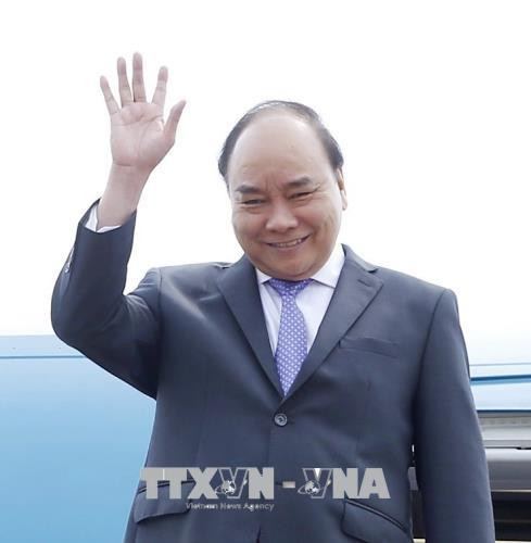 政府总理阮春福抵达柬埔寨暹粒 开始第三届湄公河委员会峰会之行 ảnh 1 政府总理阮春福抵达柬埔寨暹粒 开始第三届湄公河委员会峰会之行 ảnh 1
