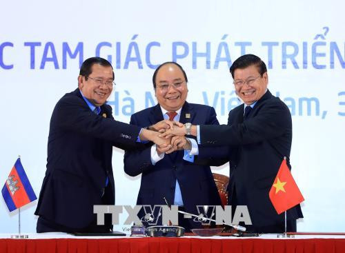 柬老越三国总理主持CLV-10 新闻发布会 ảnh 1  柬老越三国总理主持CLV-10 新闻发布会 ảnh 1