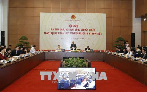 越南国会专责代表讨论《特别经济-行政单位法》草案 ảnh 1