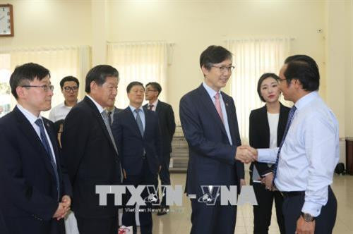 隆安省领导与韩国投资者进行对话 为企业疏解困难 ảnh 1 隆安省领导与韩国投资者进行对话 为企业疏解困难 ảnh 1