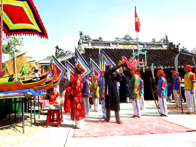 2018年黄沙兵替身祭礼在广义省李山岛县举行 ảnh 1 2018年黄沙兵替身祭礼在广义省李山岛县举行 ảnh 1