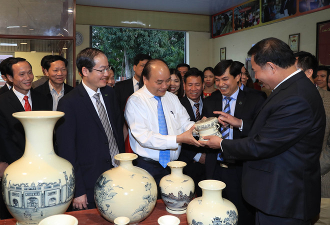 阮春福：继续维护和充分发挥海阳省舟逗陶瓷品牌价值 ảnh 1