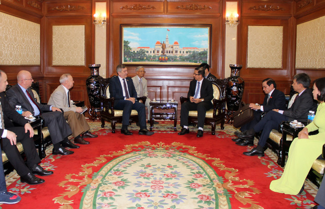 进一步加强胡志明市与罗马尼亚的友好合作 ảnh 1