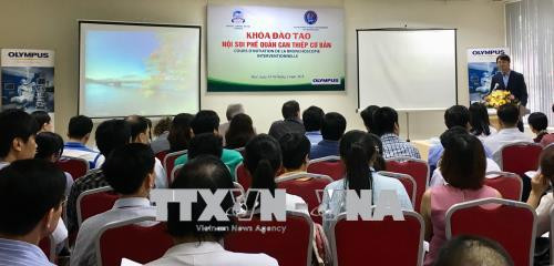 法国专家协助越南医生提高呼吸内境介入治疗技术 ảnh 1