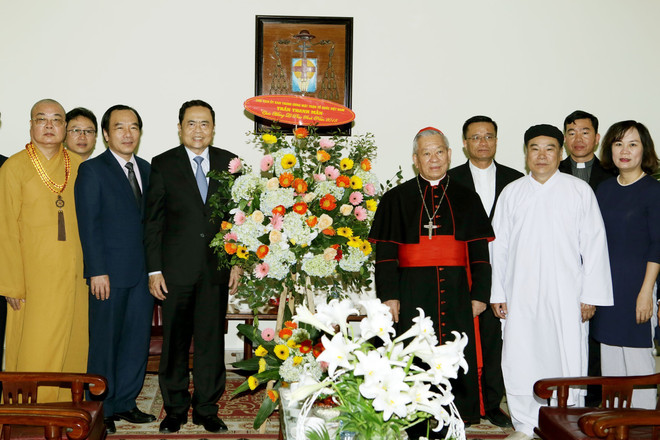越南祖国阵线中央委员会主席陈青敏复活节期间开展走访慰问活动 ảnh 1 越南祖国阵线中央委员会主席陈青敏复活节期间开展走访慰问活动 ảnh 1