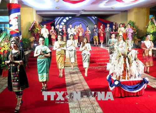 在承天顺化省的老挝留学生欢度传统新年 ảnh 1