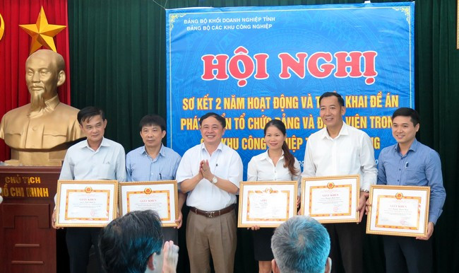 北江省注重工业区党组织发展工作 ảnh 1