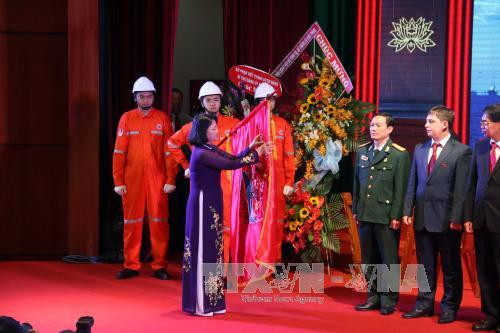 越苏石油联营公司成立35周年暨第一吨原油开钻30周年纪念仪式 ảnh 2 越苏石油联营公司成立35周年暨第一吨原油开钻30周年纪念仪式 ảnh 2