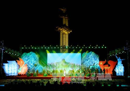 阮春福总理走访慰问越南人民军第四军区干部战士 ảnh 4 阮春福总理走访慰问越南人民军第四军区干部战士 ảnh 4