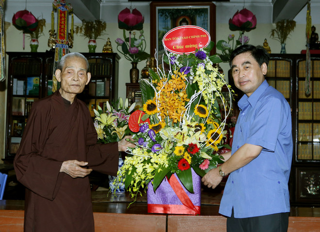 越南政府宗教委员会领导盂兰盆节之际走访慰问越南佛教协会教职人员 ảnh 1 越南政府宗教委员会领导盂兰盆节之际走访慰问越南佛教协会教职人员 ảnh 1