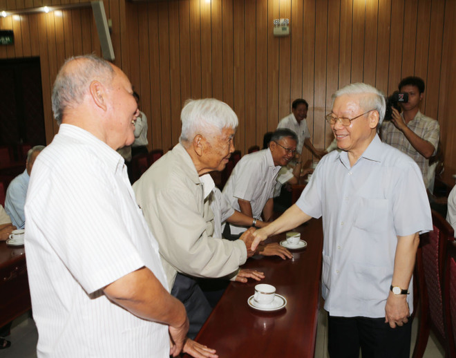 阮富仲总书记在胡志明市会见南部离退休高级干部 ảnh 1 阮富仲总书记在胡志明市会见南部离退休高级干部 ảnh 1