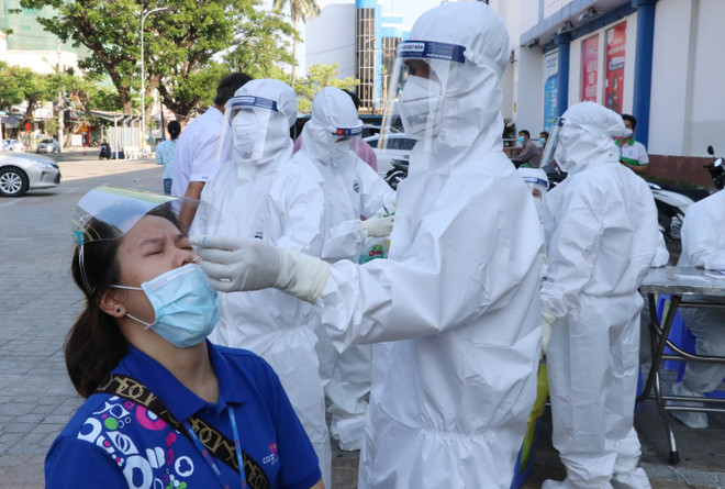 新冠肺炎疫情:卫生部出动近1万名医务人员支援胡志明市 ảnh 1 新冠肺炎疫情:卫生部出动近1万名医务人员支援胡志明市 ảnh 1