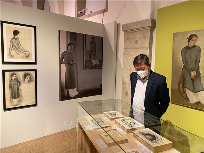 越南已故画家枚中栨绘画展在法国马孔市开展 ảnh 2 越南已故画家枚中栨绘画展在法国马孔市开展 ảnh 2