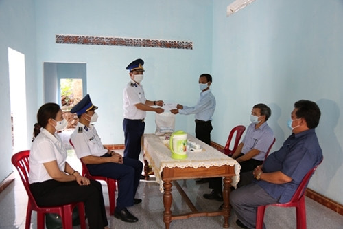 “海警与少数民族同胞、宗教同胞并肩同行”活动在广义省举行 ảnh 3 “海警与少数民族同胞、宗教同胞并肩同行”活动在广义省举行 ảnh 3