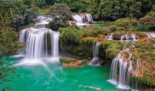 越南100个自然奇观在La Vie矿泉水瓶上推介 ảnh 4