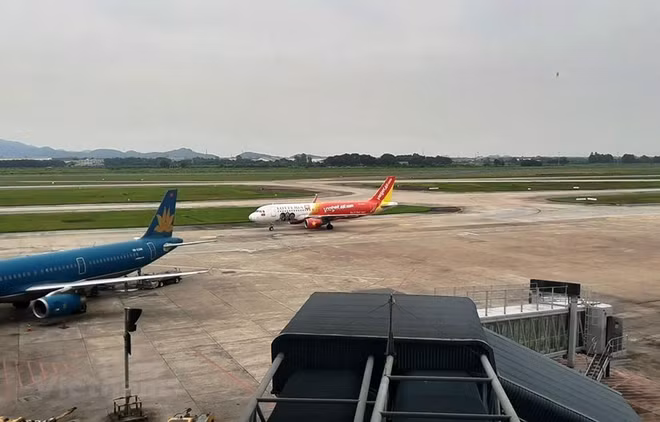 新冠肺炎疫情：荣市往返胡志明市航班暂停运营 ảnh 1