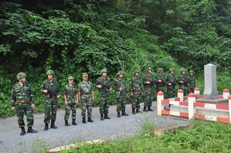 越南老街省和中国云南省边防力量进行2015年第五次联合巡逻 ảnh 1 越南老街省和中国云南省边防力量进行2015年第五次联合巡逻 ảnh 1