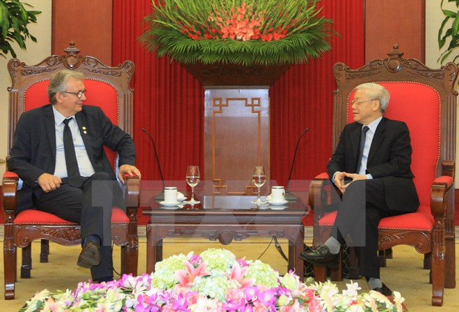 越南党和国家领导会见法国共产党全国书记皮埃尔·洛朗 ảnh 1