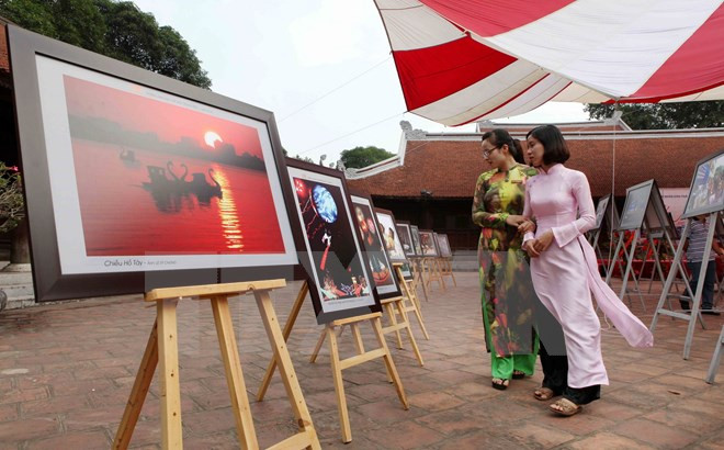 “河内——30年革新路程”摄影展正式开展 ảnh 1 “河内——30年革新路程”摄影展正式开展 ảnh 1