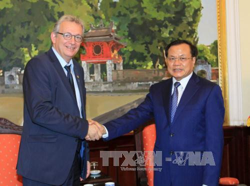 越南党和国家领导会见法国共产党全国书记皮埃尔·洛朗 ảnh 3