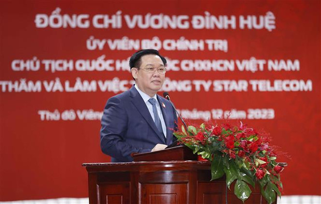 越南国会主席王廷惠视察Viettel在老分公司 ảnh 2 越南国会主席王廷惠视察Viettel在老分公司 ảnh 2